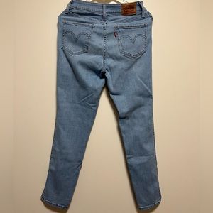 Levi's 721 High Rise Skinny Ankle, Size 27. In good condition!
